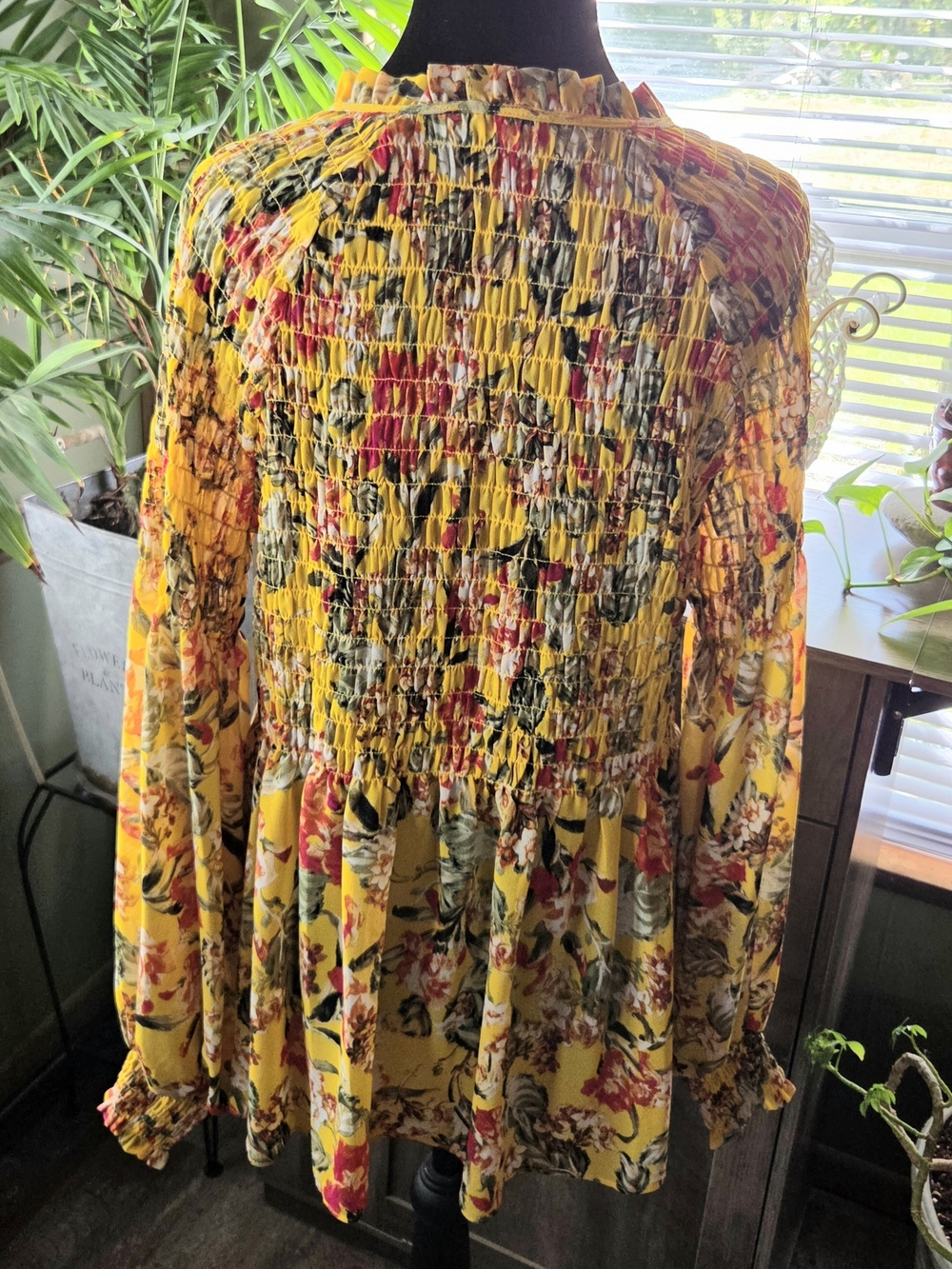 Rose & Olive Yellow Floral Flouncy Gathered Tunic Blouse Size L - Picture 9 of 11